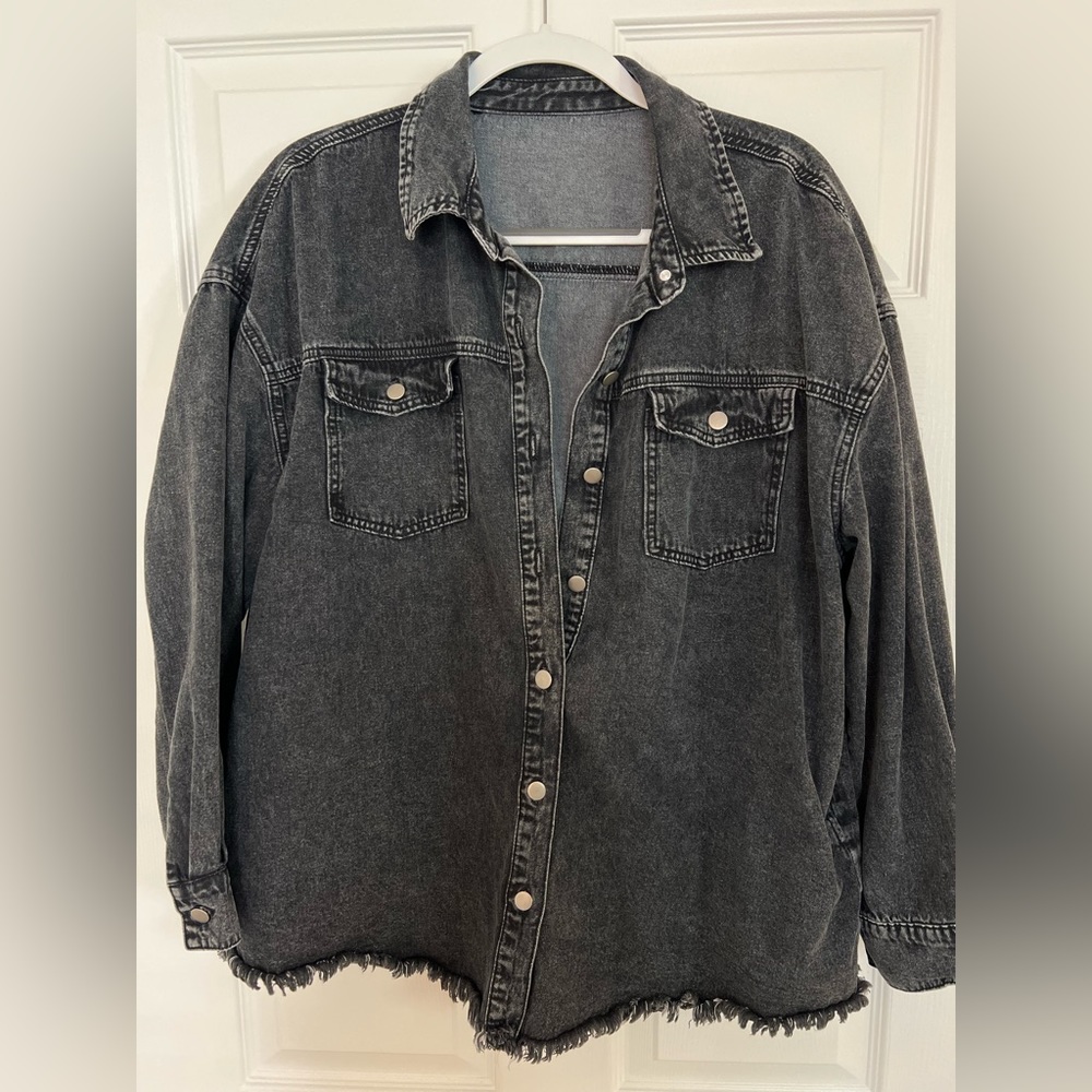 Women’s Oversized Button Up Frayed Hem Shacket